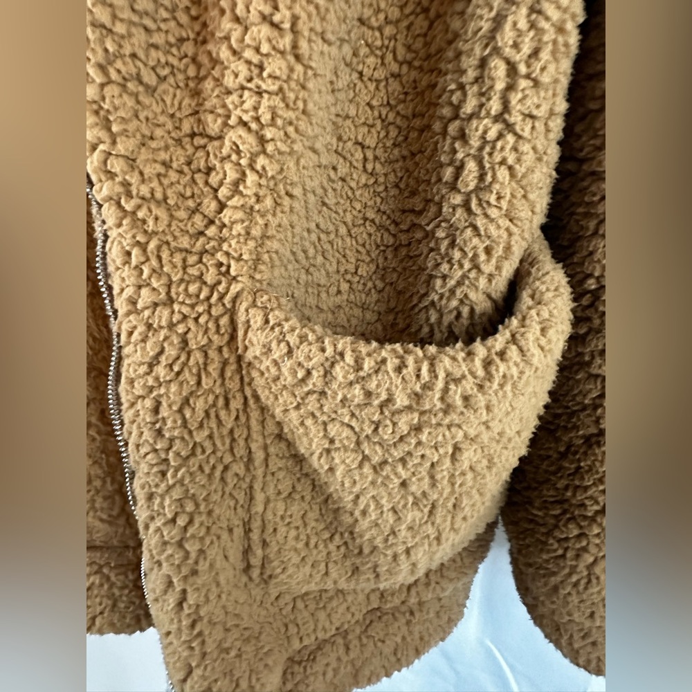 Great warmth, softness and comfort in this zip up high pile fleece Sherpa jacket - Picture 3 of 6